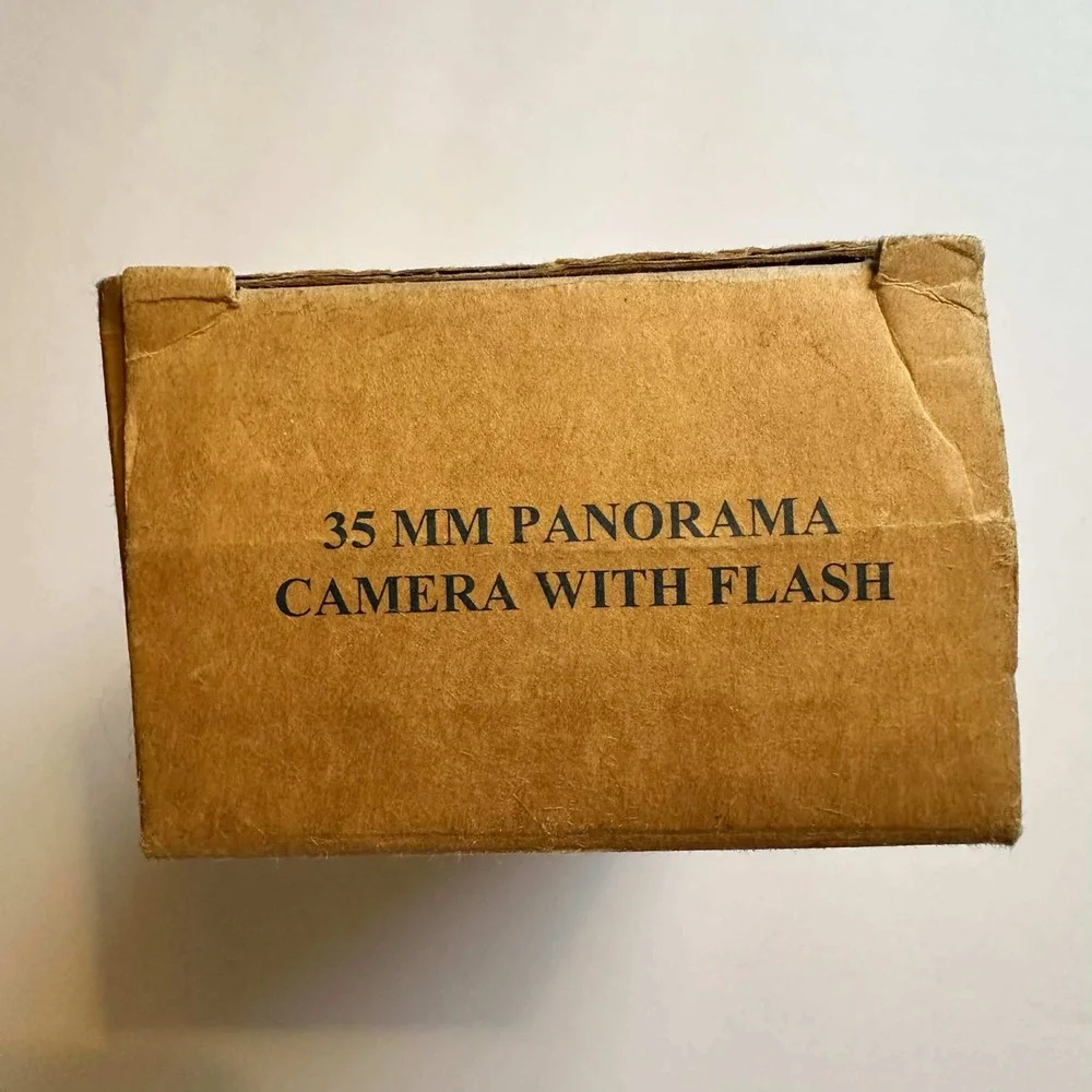 Vintage Avon 1997 Panorama 35mm Film Camera Focus Free Flash Gray 2043111‎